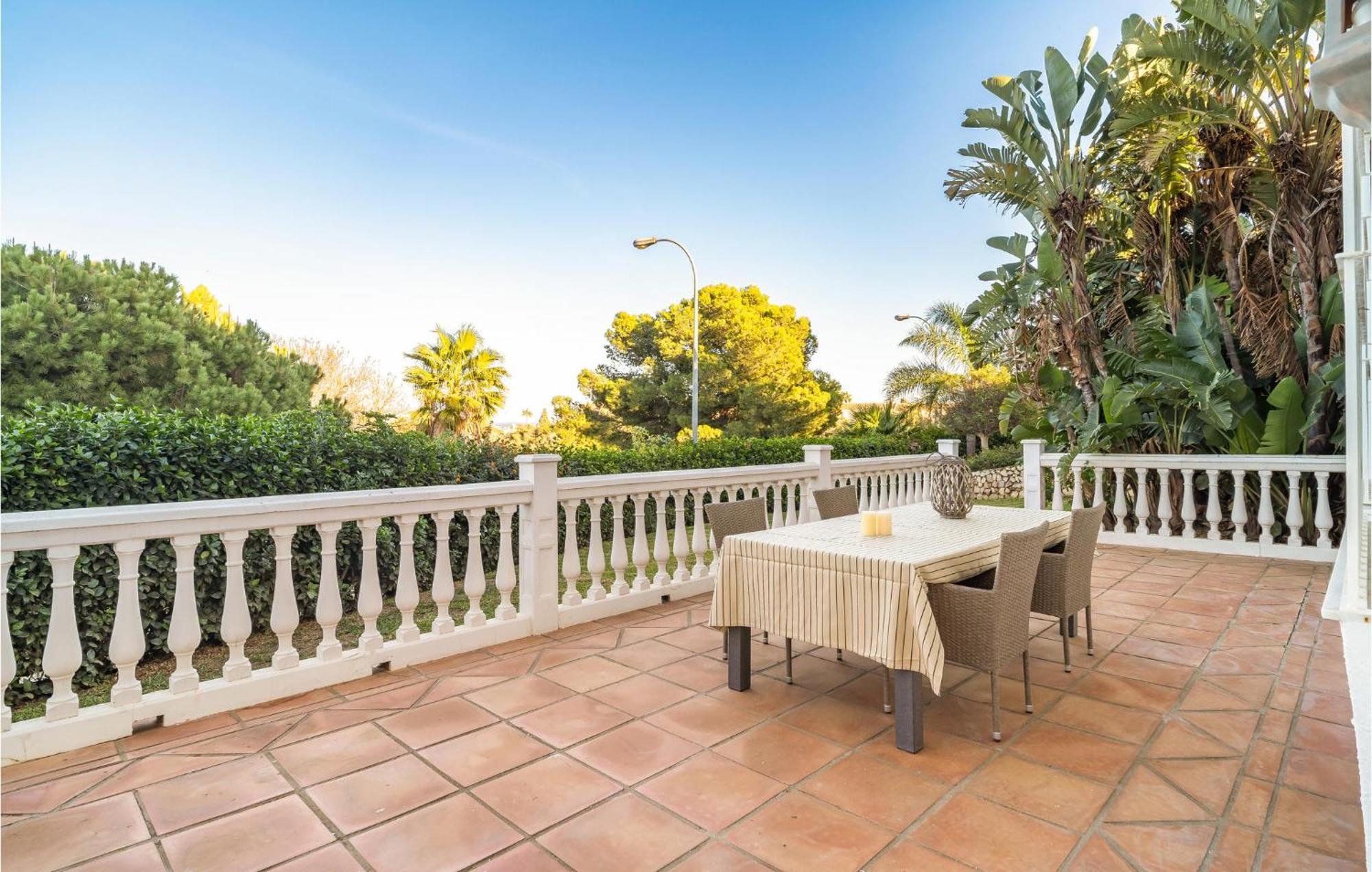 6 Bedroom Stunning In Lagunas De Mijas