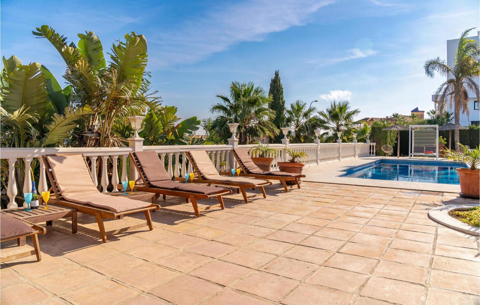 6 Bedroom Stunning In Lagunas De Mijas Feriehus