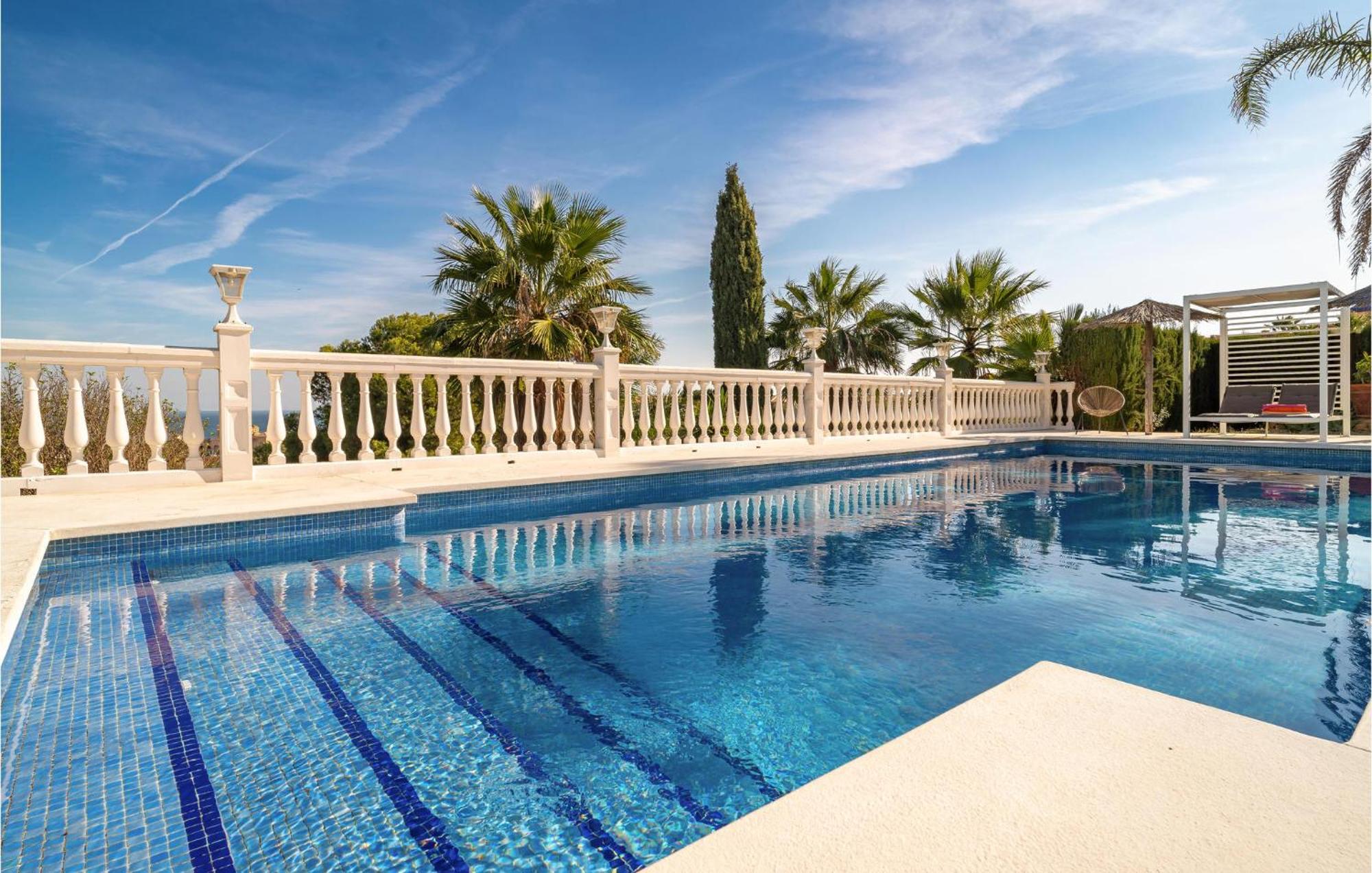 6 Bedroom Stunning In Lagunas De Mijas Feriehus