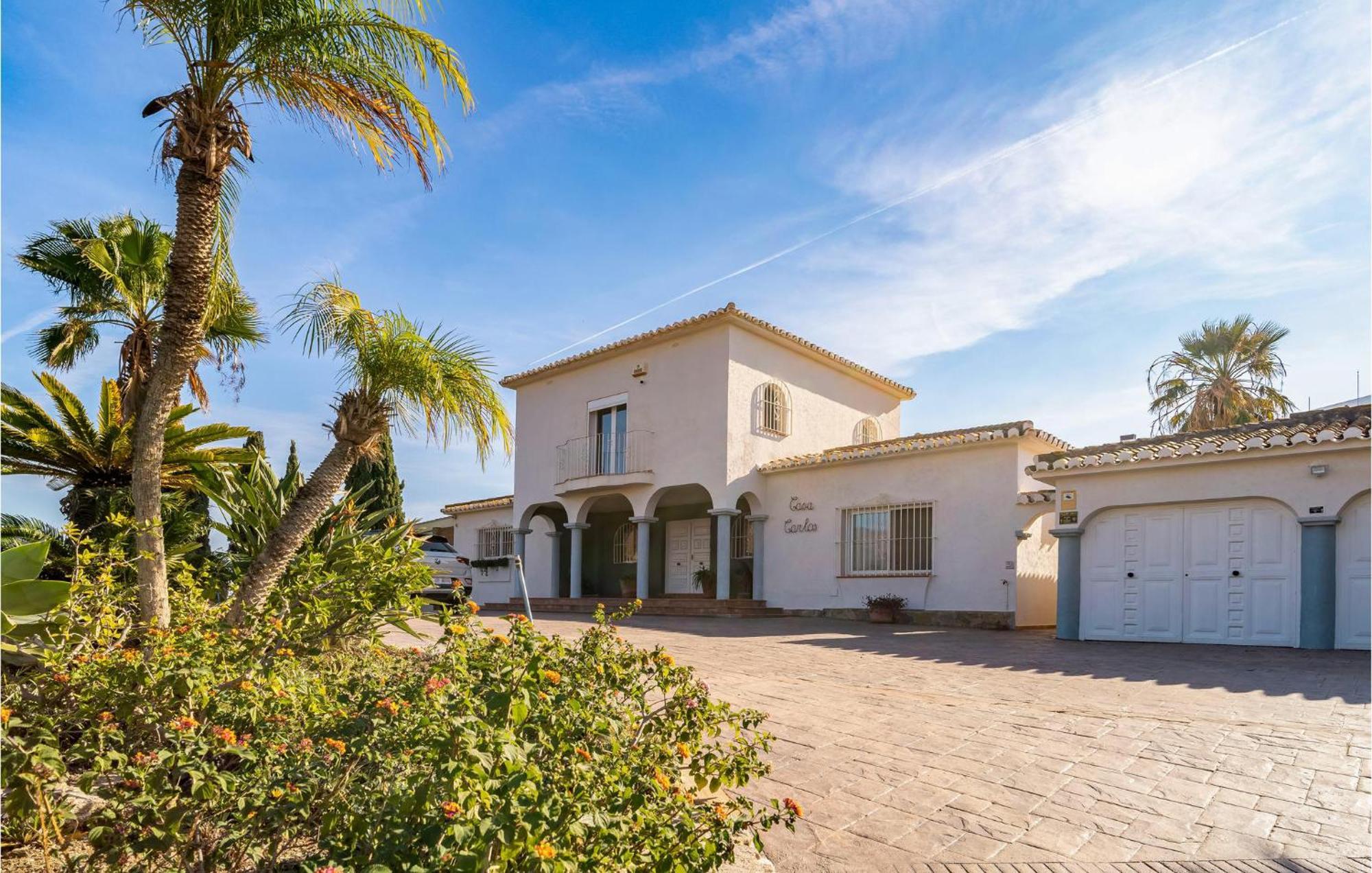 6 Bedroom Stunning In Lagunas De Mijas Feriehus Fuengirola