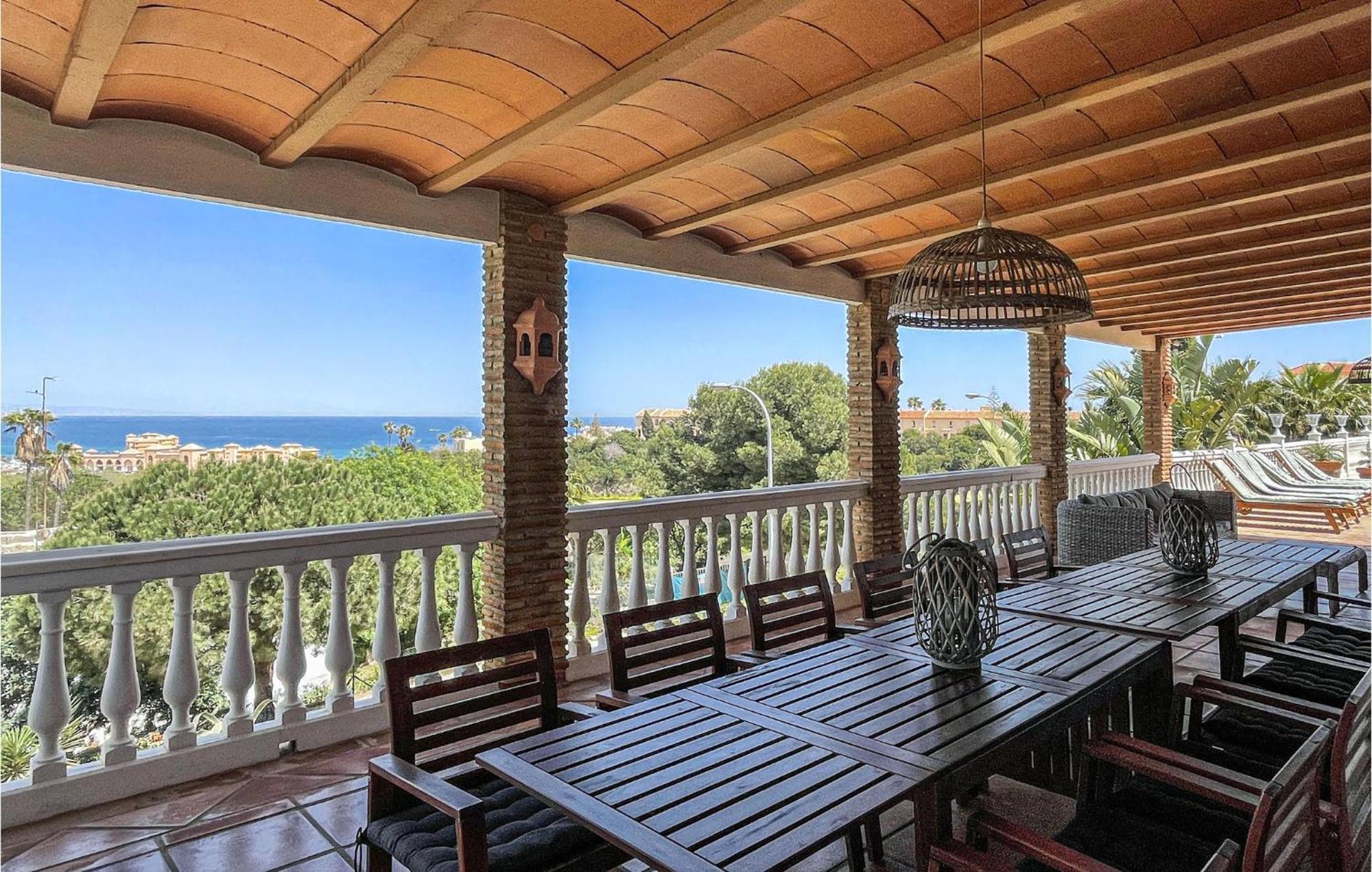 6 Bedroom Stunning In Lagunas De Mijas Feriehus